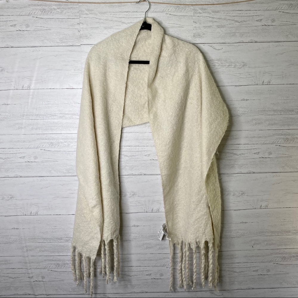 🌈 Forever 21 fuzzy scarf